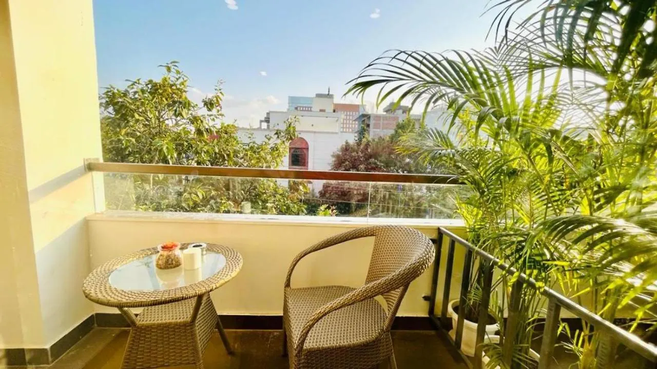 Bluo Studio3 Dlf Cybercity - Balcony, Gym Tt, Lift غورغاون 3*,  الهند