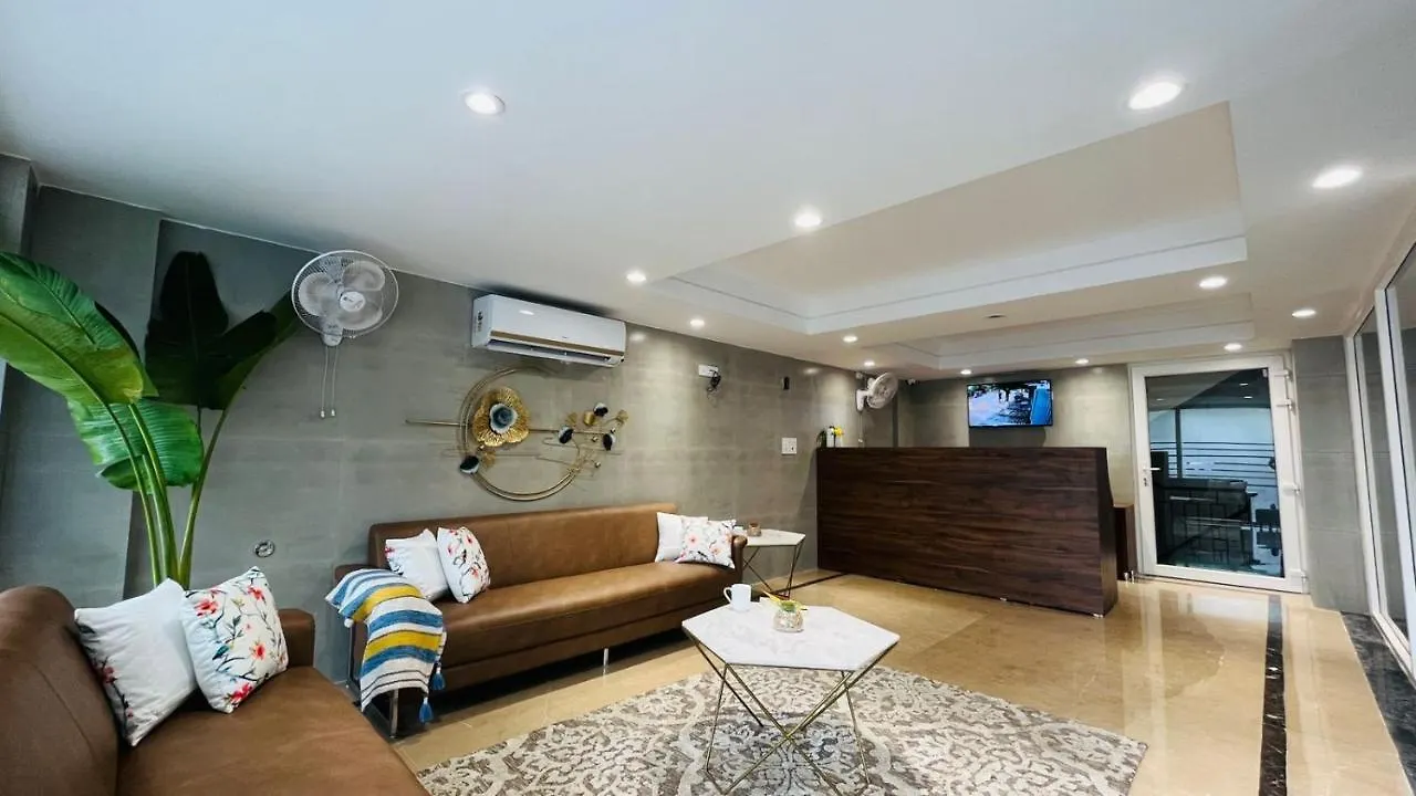 Bluo Studio3 Dlf Cybercity - Balcony, Gym Tt, Lift غورغاون الهند