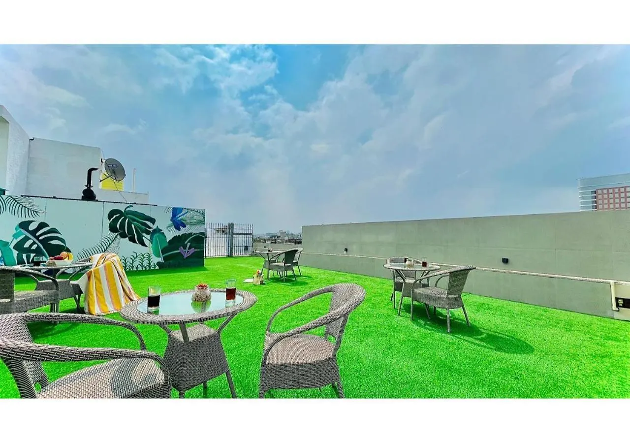 Bluo Studio3 Dlf Cybercity - Balcony, Gym Tt, Lift غورغاون الهند